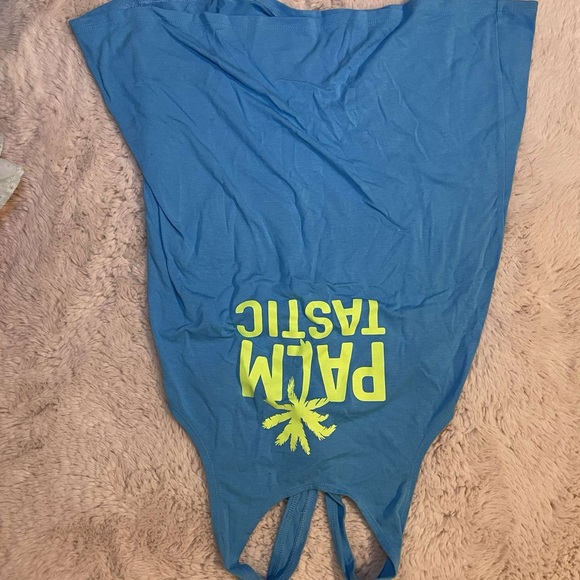 Blue beach, cover-up - Picture 2 of 2